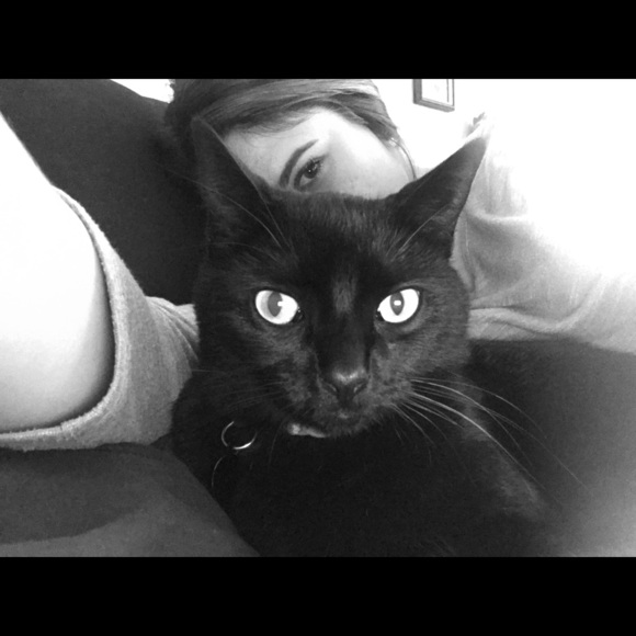 Meet your Posher, Cassandra - Picture 1 of 1